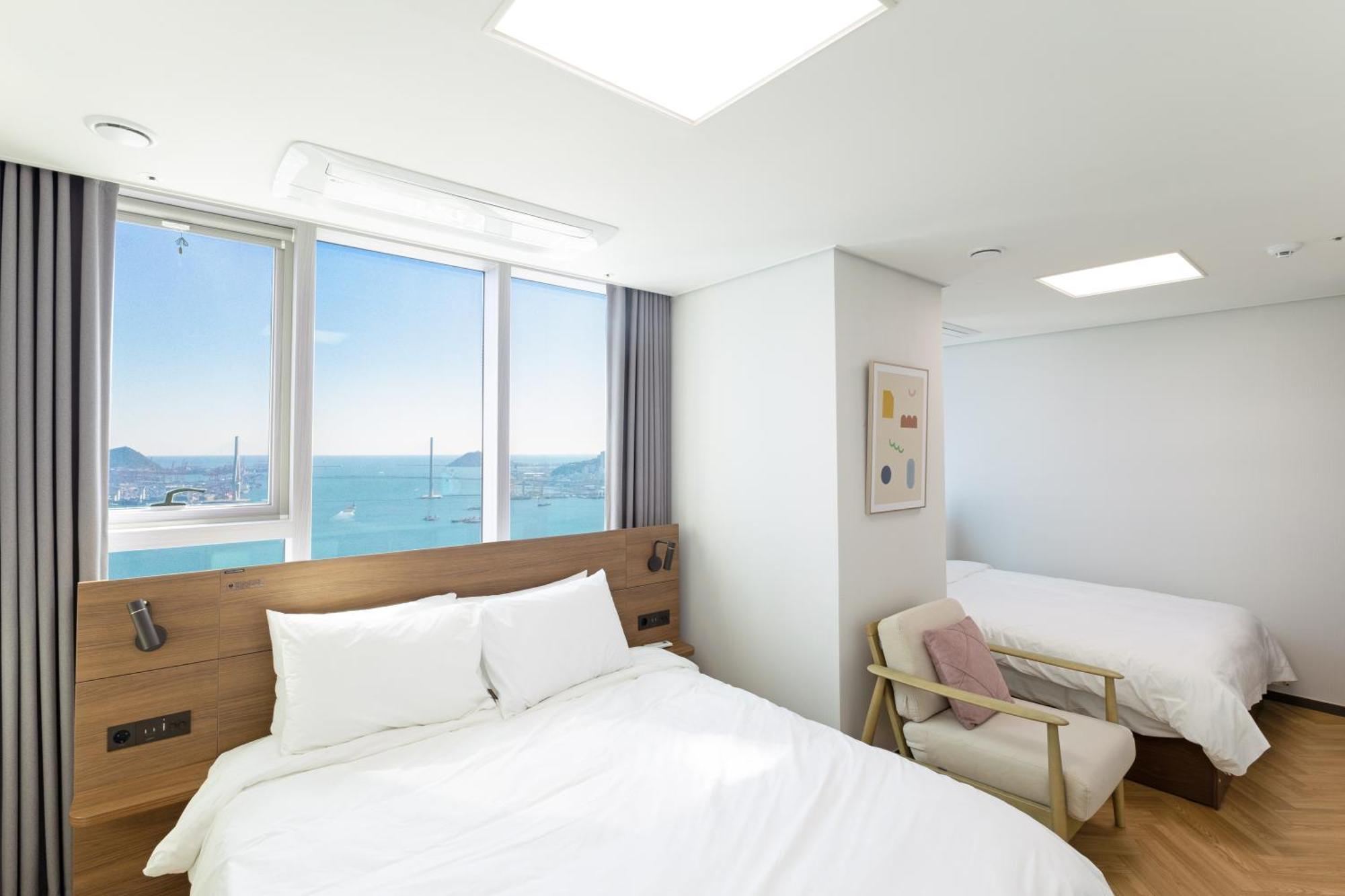 Brown Suites Busan Station Esterno foto