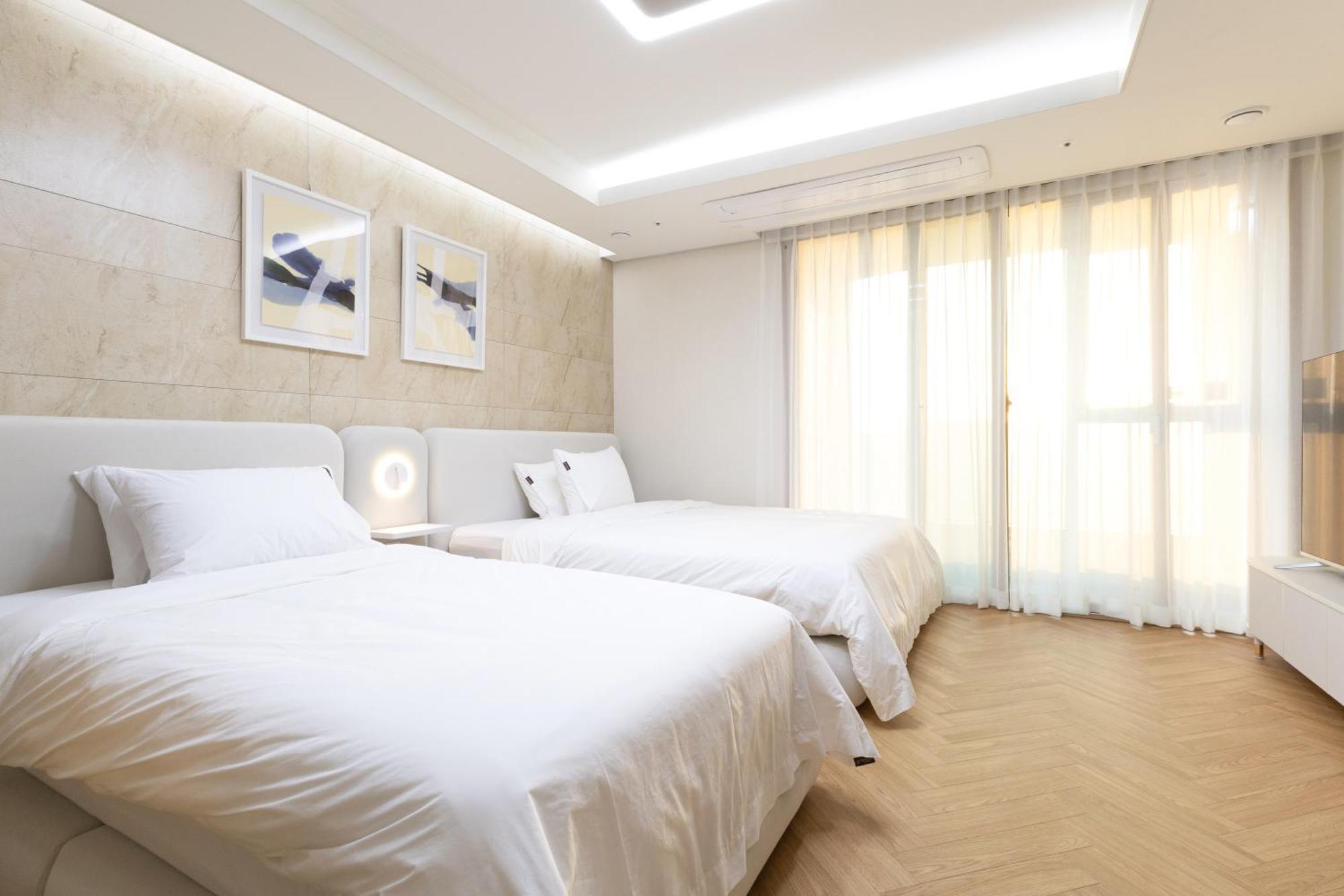 Brown Suites Busan Station Esterno foto