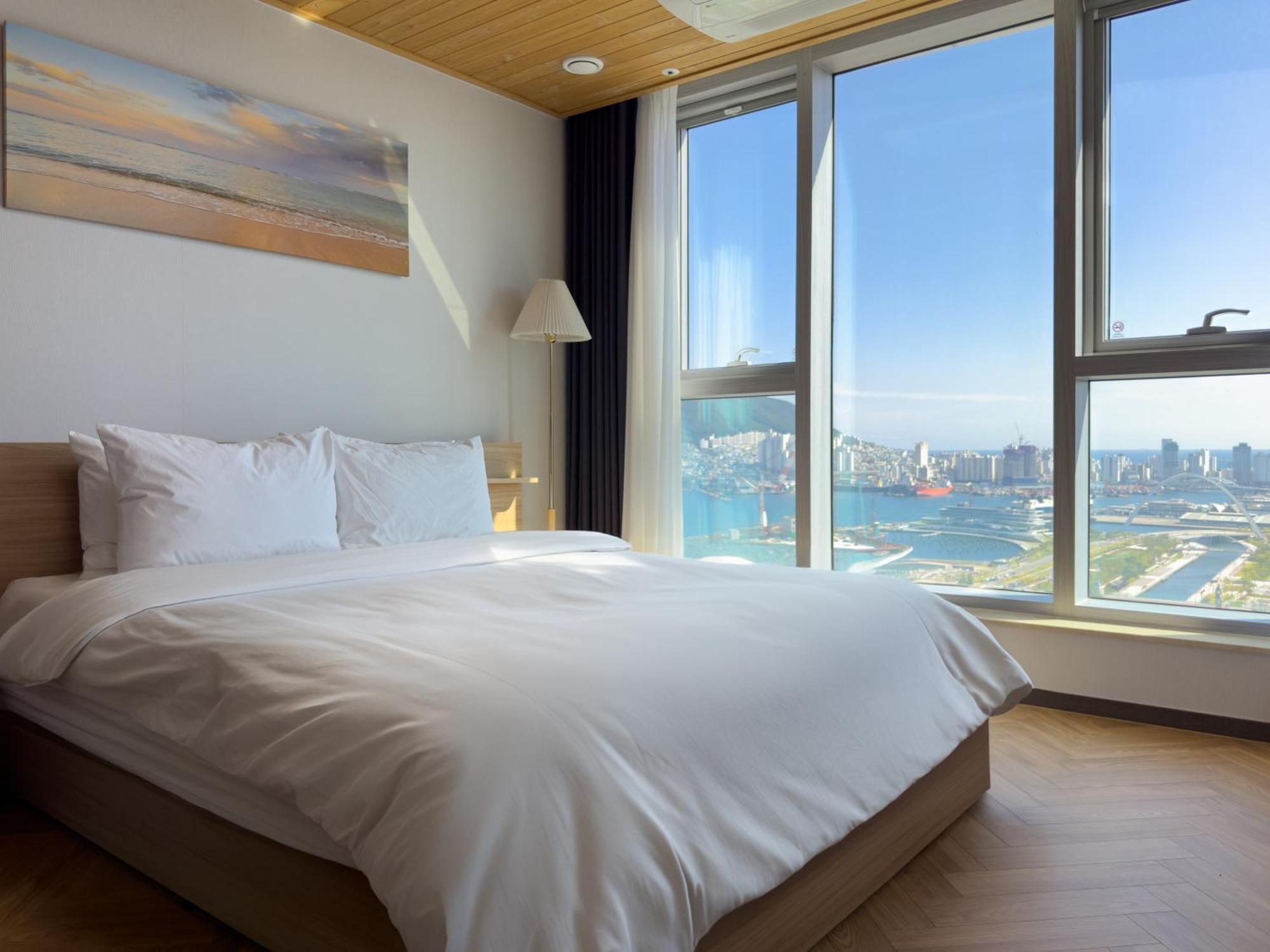 Brown Suites Busan Station Esterno foto