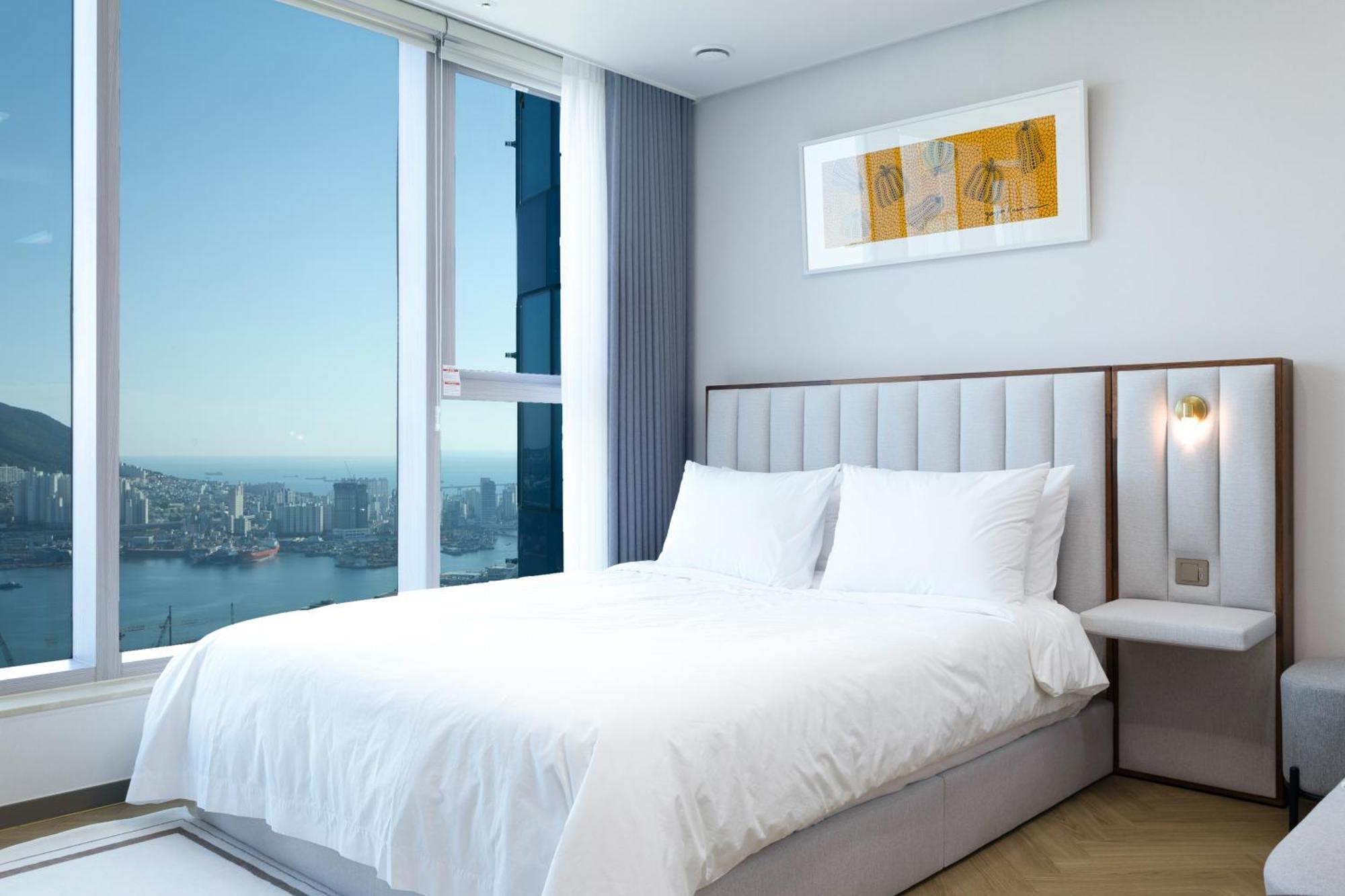 Brown Suites Busan Station Esterno foto