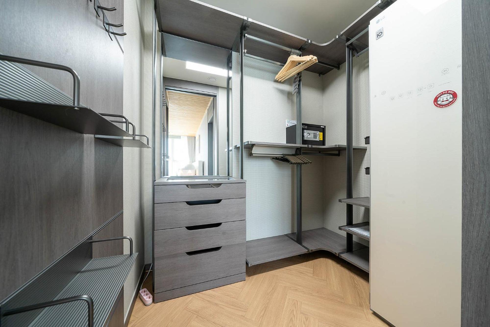 Brown Suites Busan Station Esterno foto
